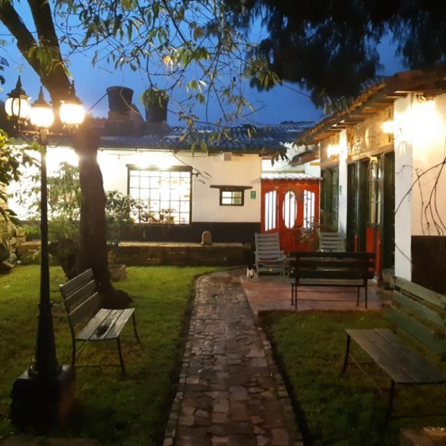 Cedron Hostel Bogotá Exteriör bild